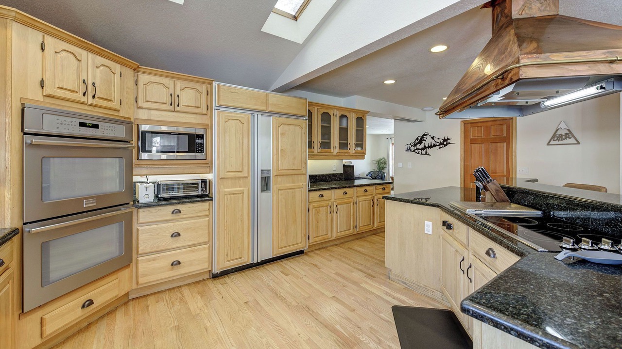 Photo of Others in Monitor