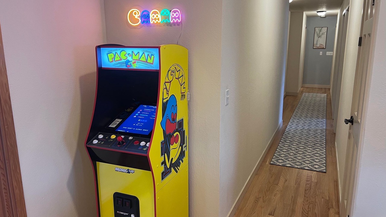 Photo of Others in Monitor