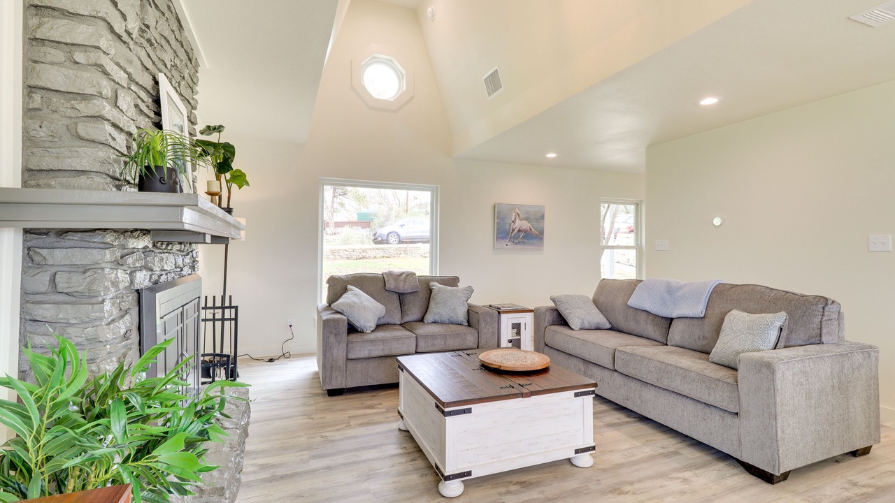 Photo of Livingroom in Burnet