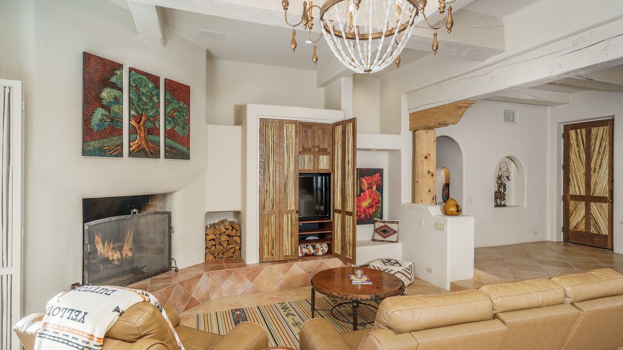 Photo of Livingroom in Carefree Fore