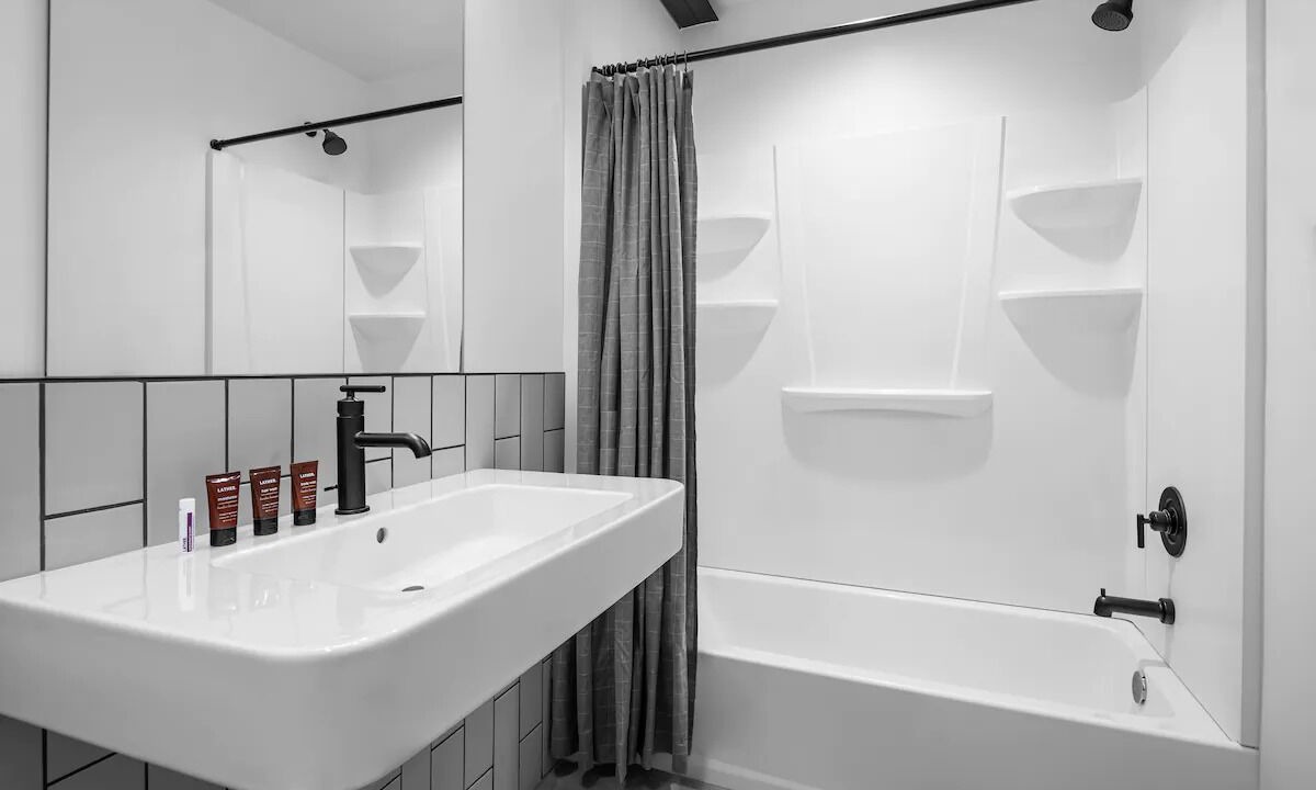 Photo of Bathroom in People's Freeway