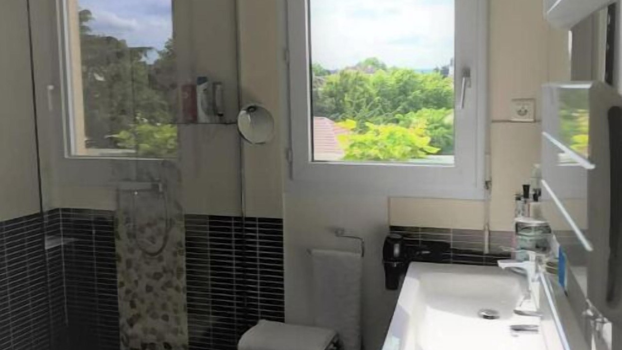 Photo of Bathroom in Saint-Gratien