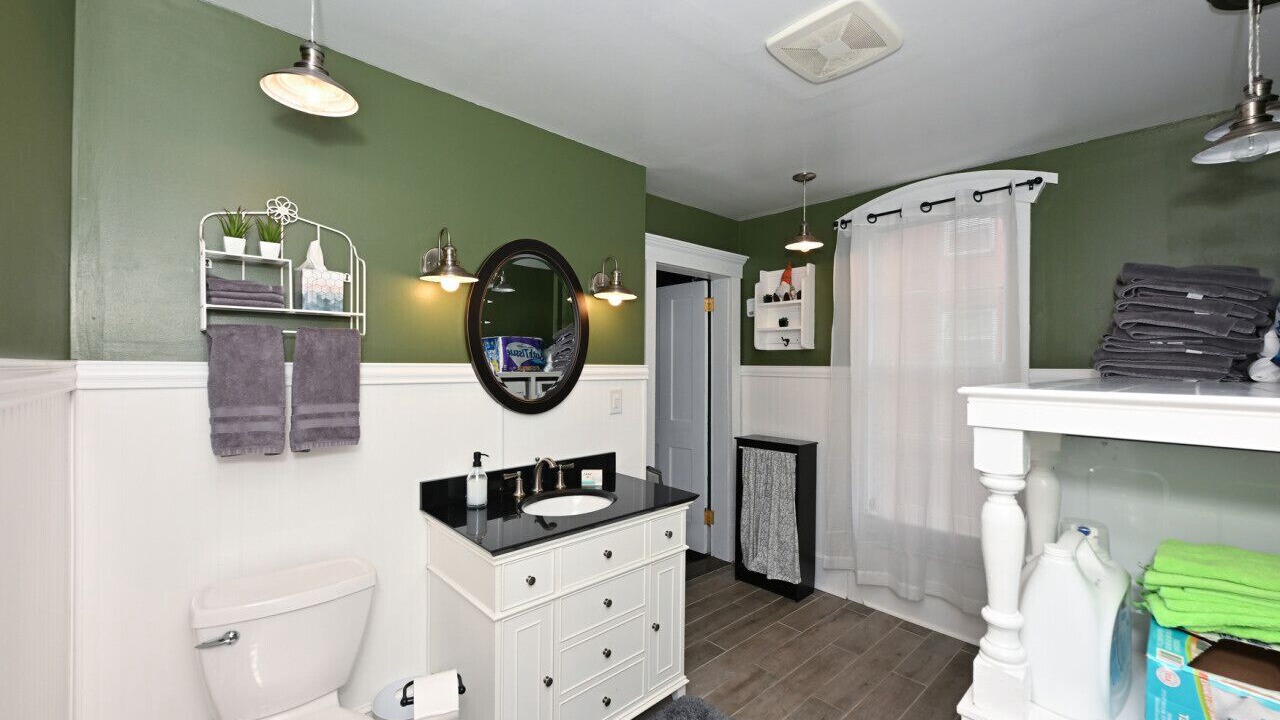 Photo of Bathroom in Warren