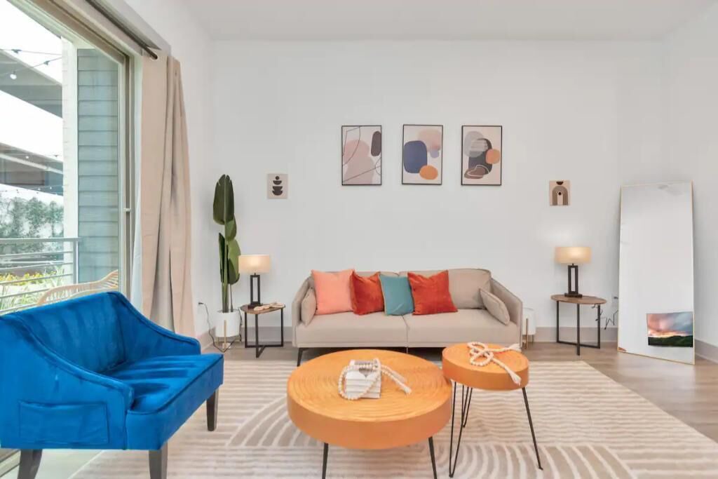 Photo of Livingroom in Greenway Plaza-Upper Kirby