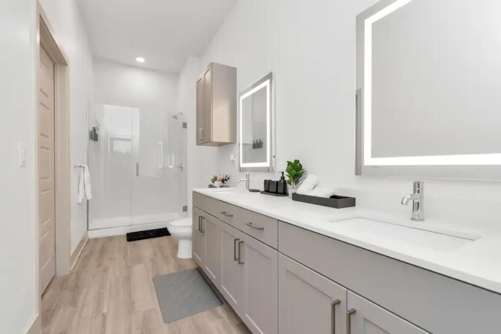 Photo of Bathroom in Greenway Plaza-Upper Kirby