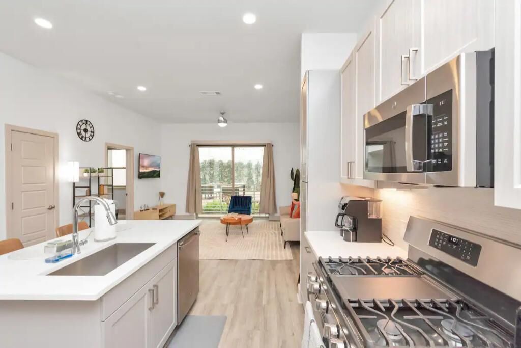Photo of Kitchen in Greenway Plaza-Upper Kirby