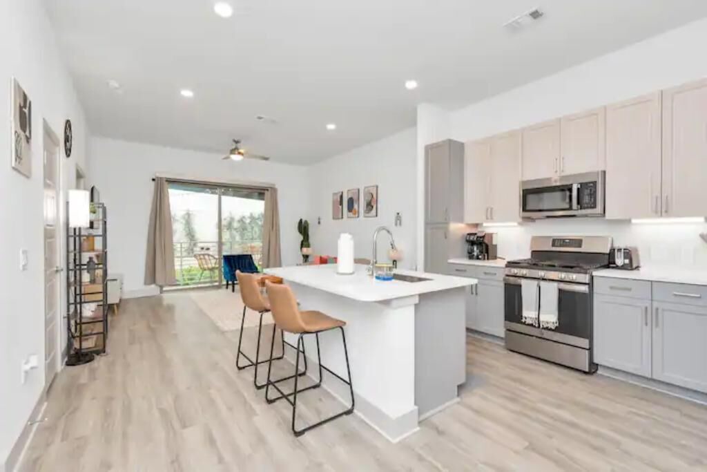 Photo of Kitchen in Greenway Plaza-Upper Kirby