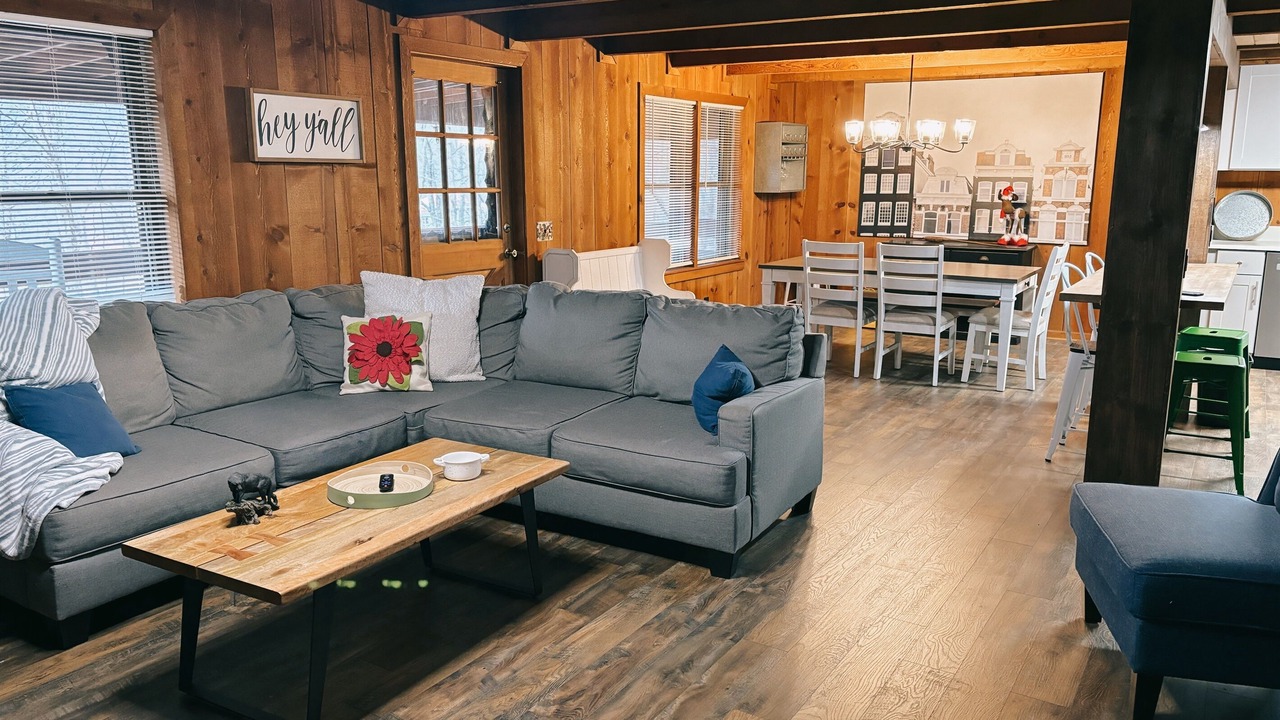 Photo of Livingroom in Cleveland