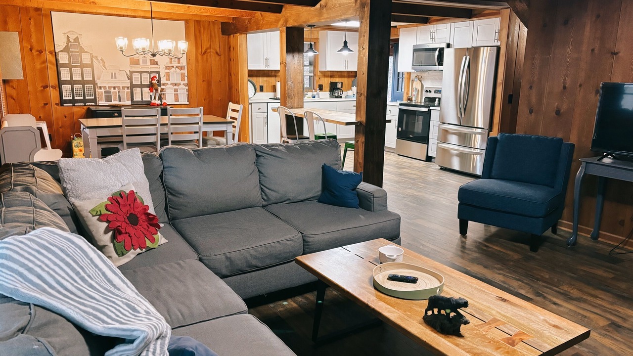 Photo of Livingroom in Cleveland