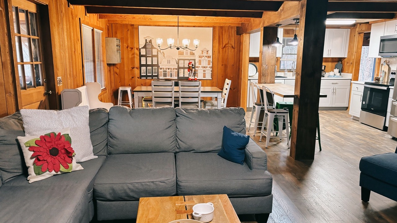 Photo of Livingroom in Cleveland