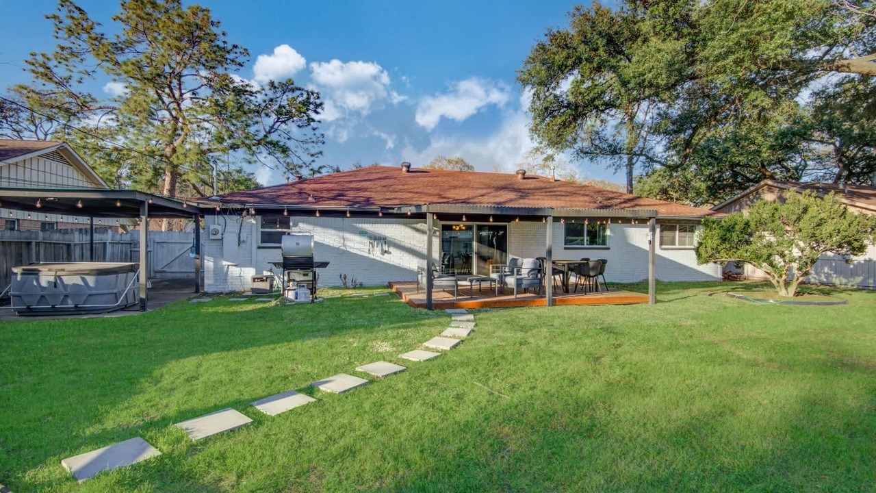 Photo of Outdoor in Woodlake - Briar Meadow