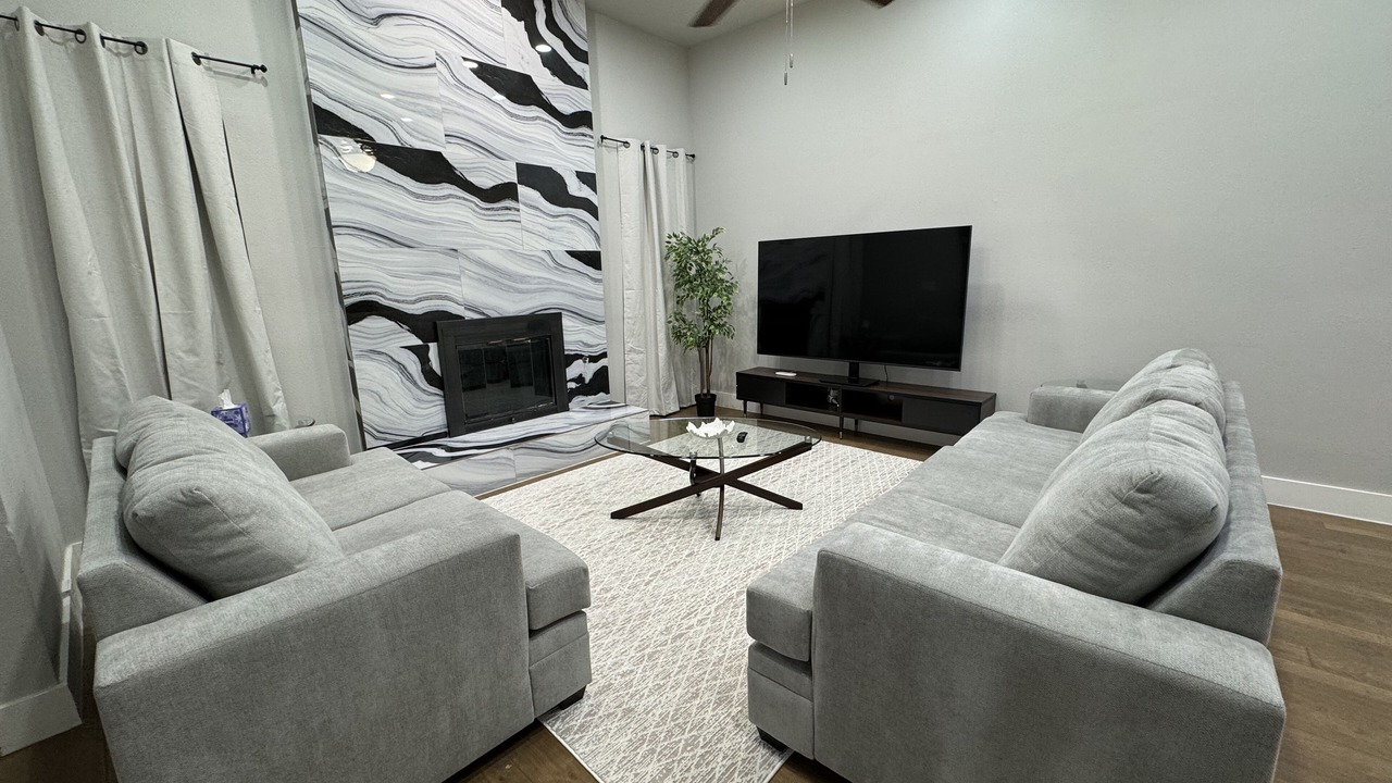 Photo of Livingroom in Northeast Carrollton