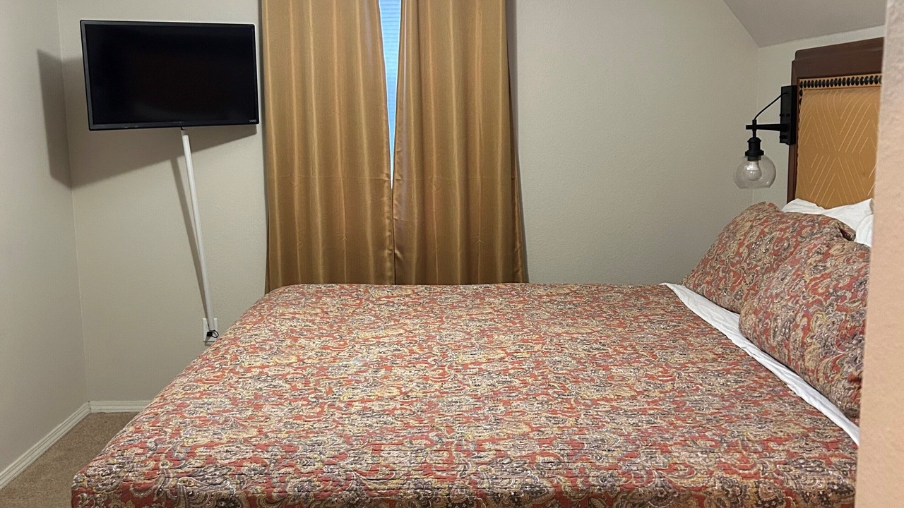 Photo of Bedroom in Hollister