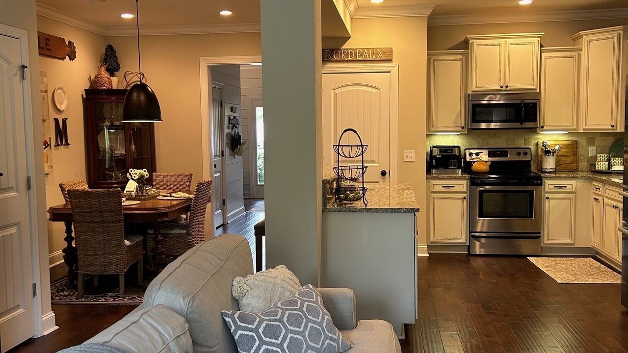 Photo of Livingroom in Epworth Acres
