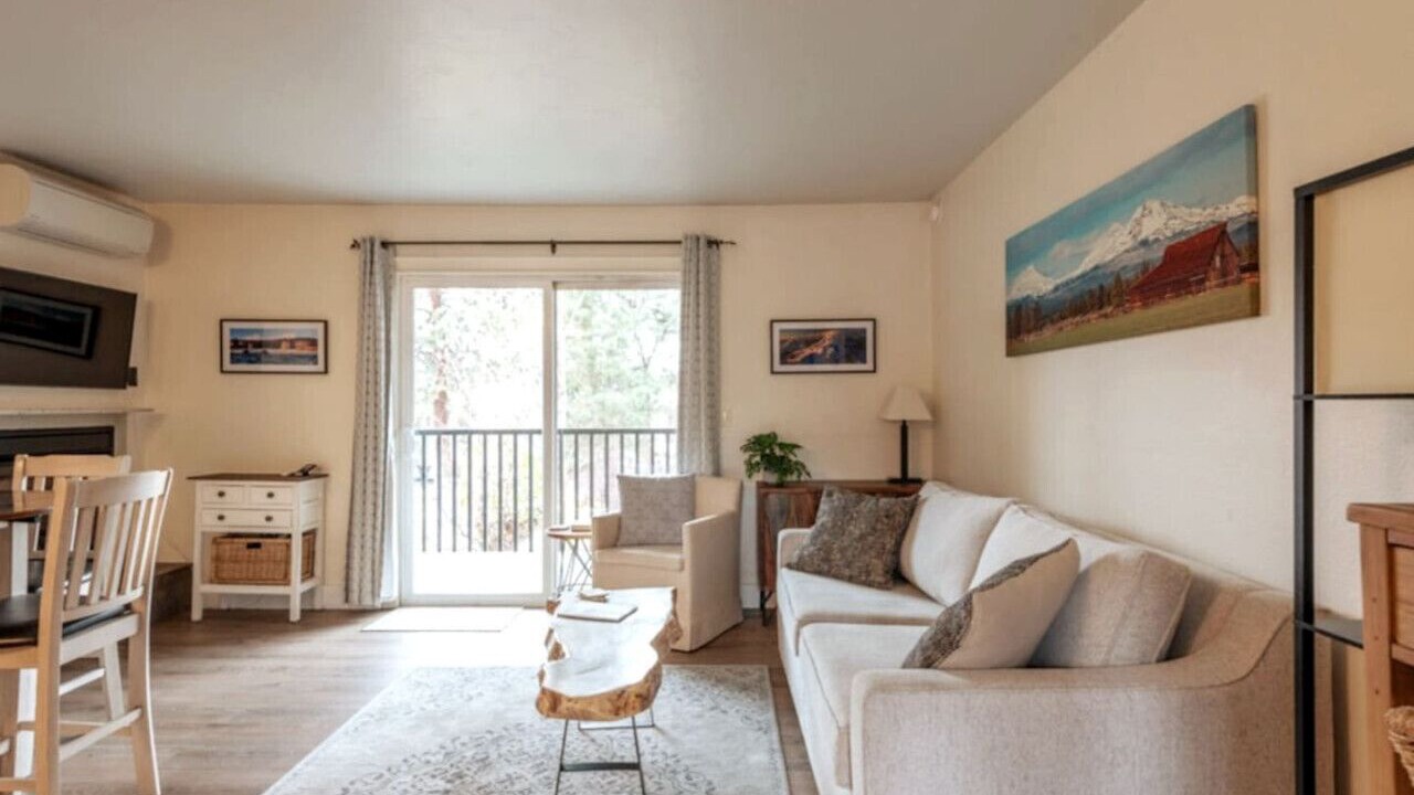 Photo of Livingroom in Bend