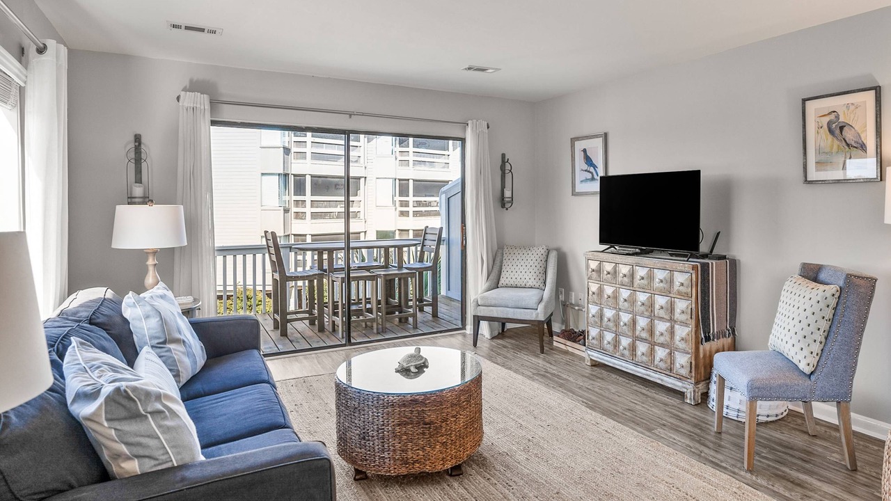 Photo of Livingroom in Oceanmarsh Subdivision