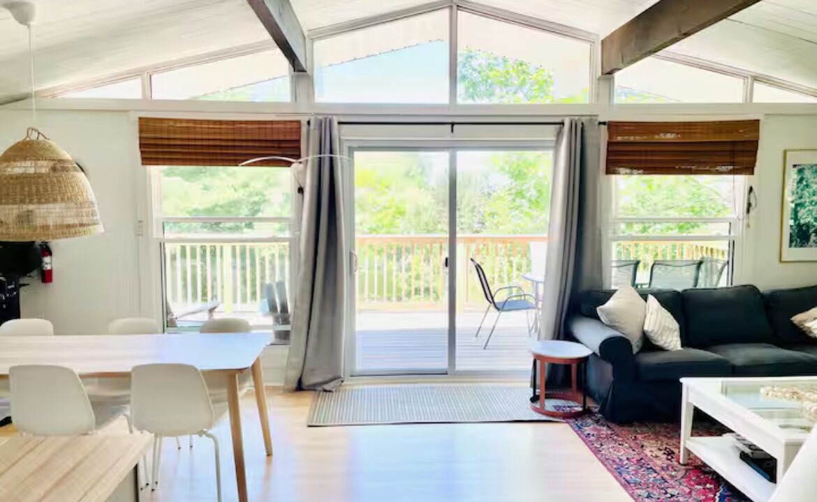 Photo of Livingroom in Wymbolwood Beach