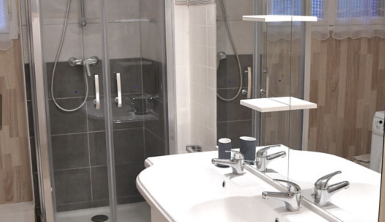 Photo of Bathroom in Barcelonnette