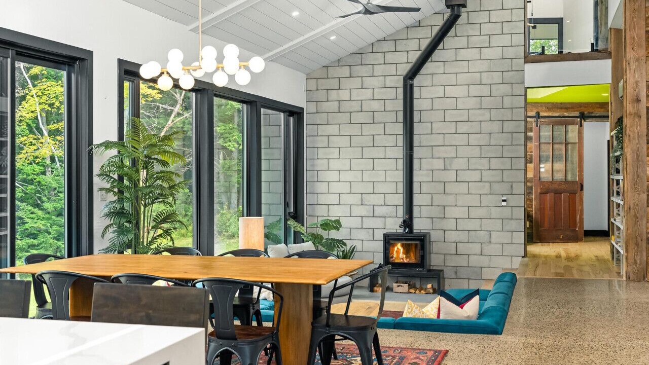 Photo of Livingroom in Bracebridge