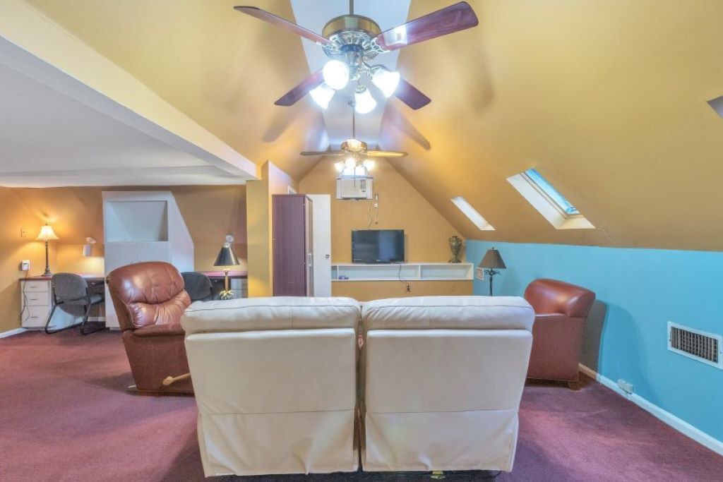 Photo of Livingroom in East of Broadway