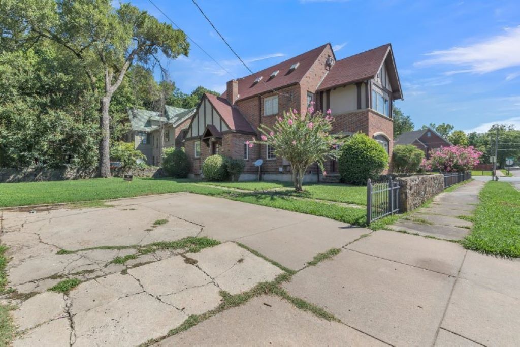 Photo of Outdoor in East of Broadway