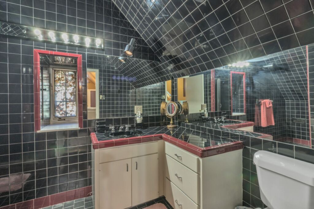 Photo of Bathroom in East of Broadway