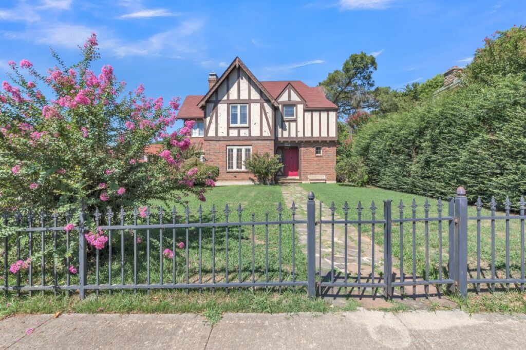 Photo of Outdoor in East of Broadway