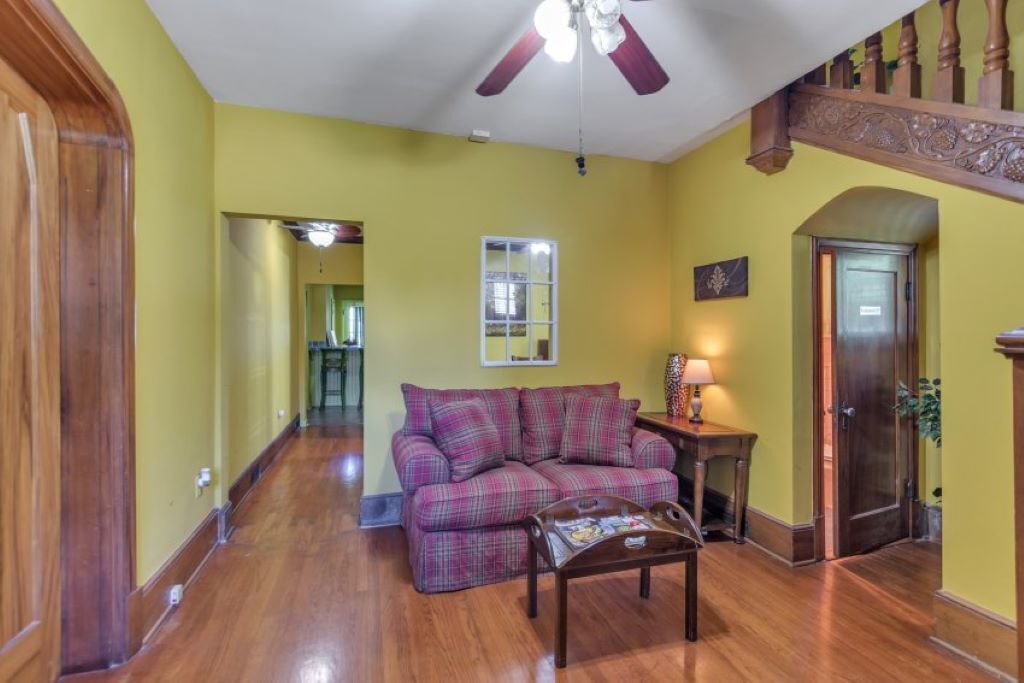 Photo of Livingroom in East of Broadway