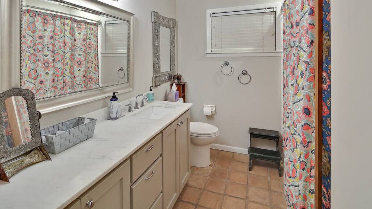 Photo of Bathroom in The Knoll