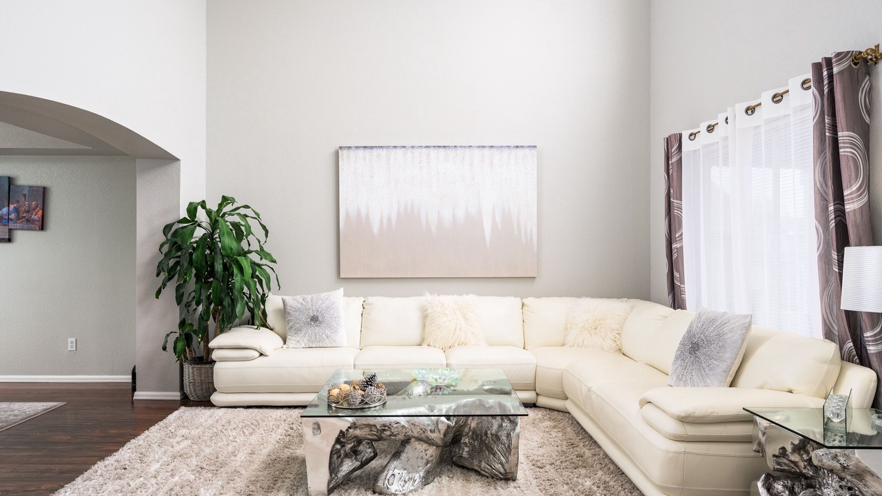 Photo of Livingroom in Prides Crossing