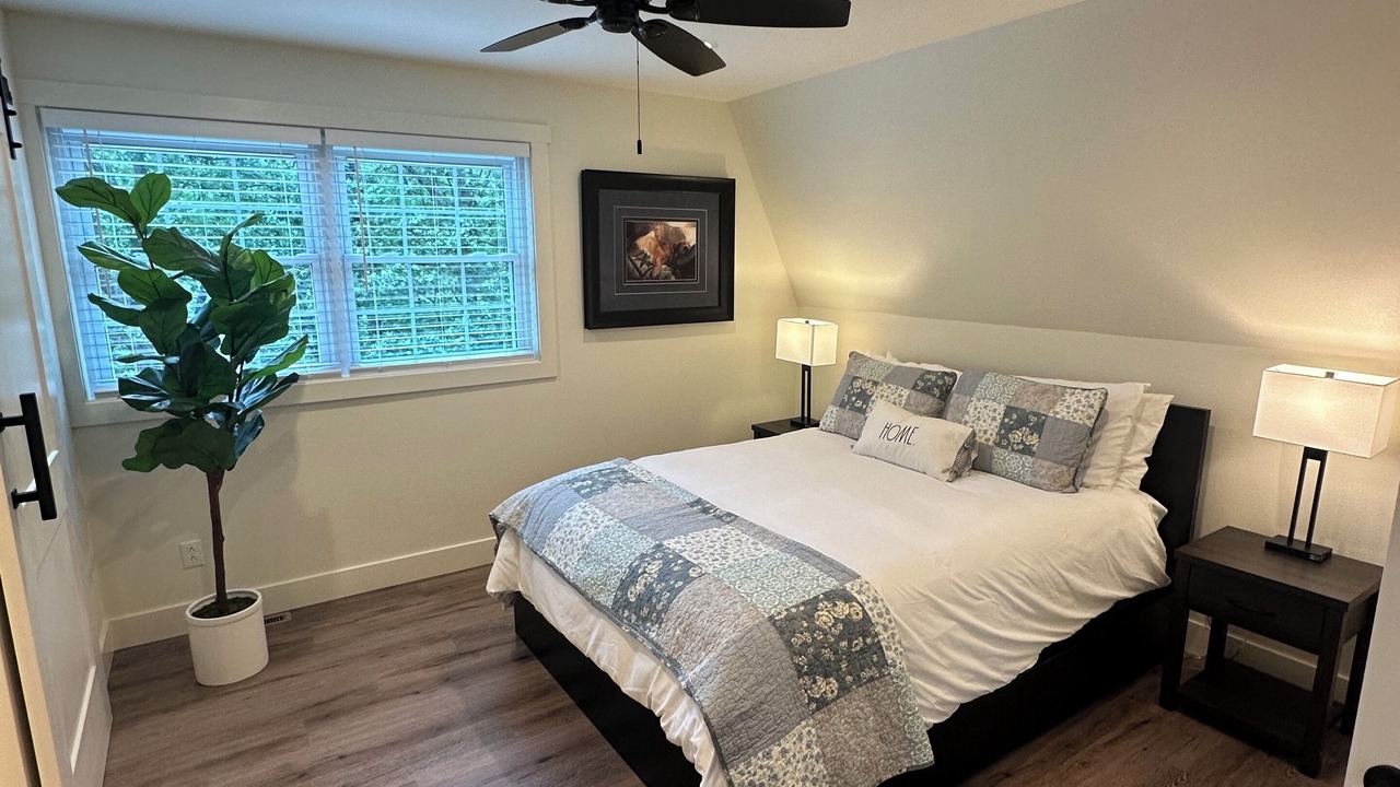 Photo of Bedroom in Crestline