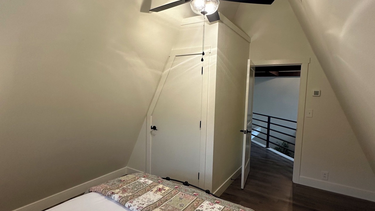 Photo of Bedroom in Crestline