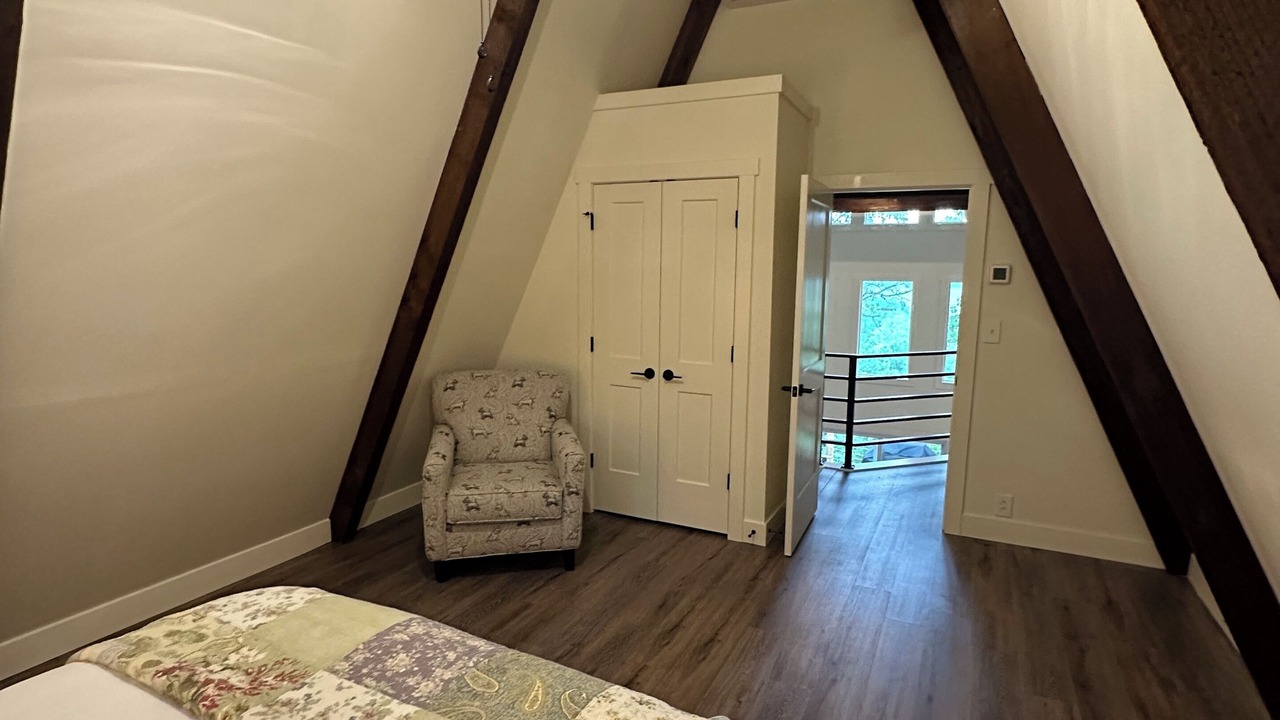 Photo of Bedroom in Crestline