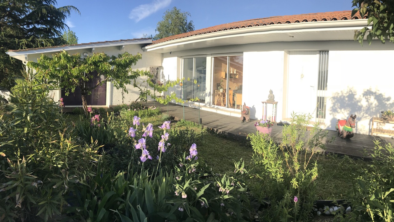 Photo of Patio Balcony in Saint-Medard-en-Jalles