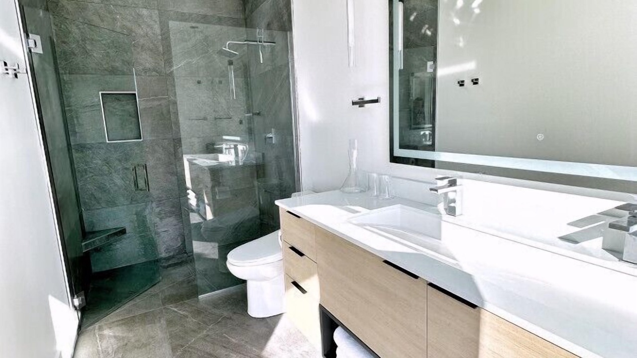 Photo of Bathroom in Benton City