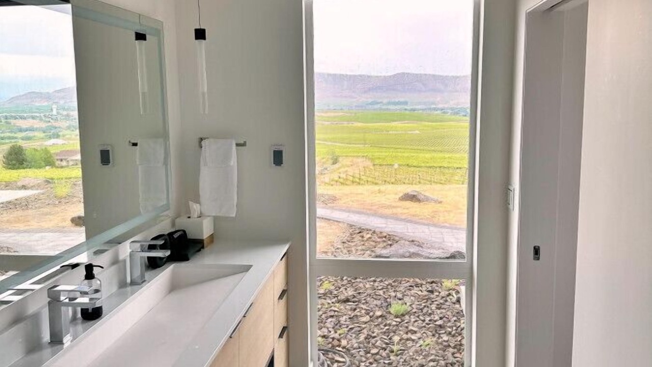 Photo of Bathroom in Benton City