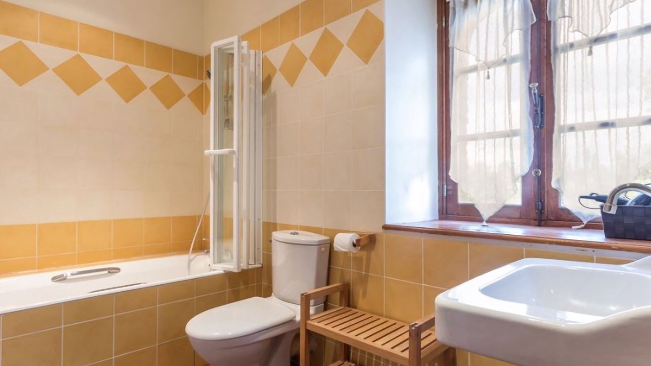 Photo of Bathroom in Heudicourt