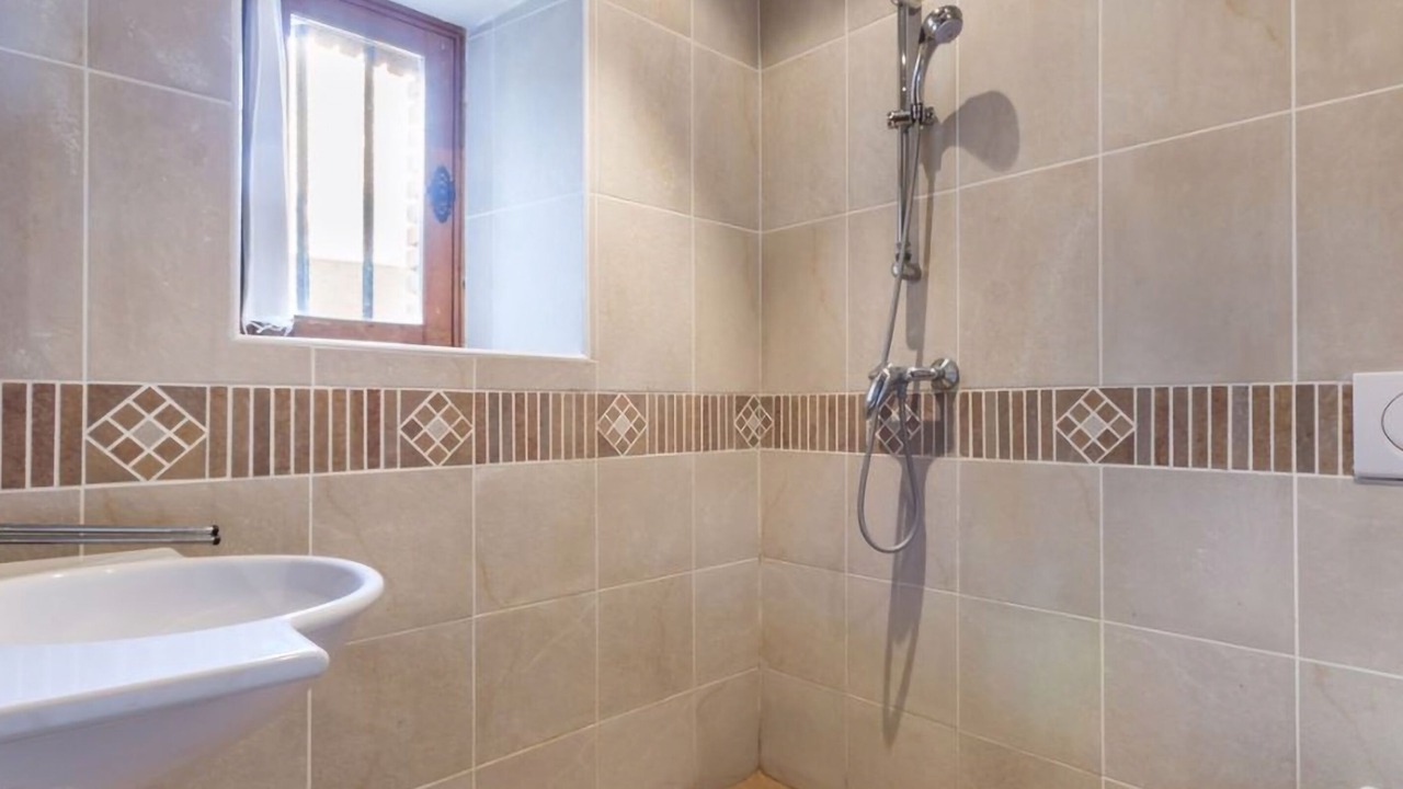 Photo of Bathroom in Heudicourt