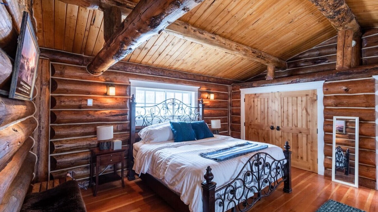 Photo of Bedroom in Game Creek