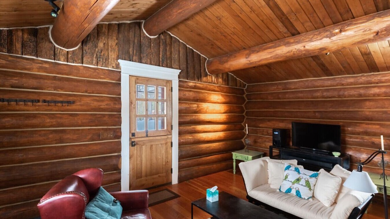 Photo of Livingroom in Game Creek