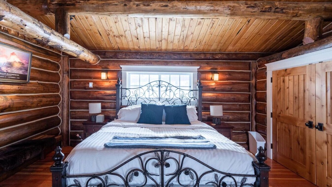 Photo of Bedroom in Game Creek