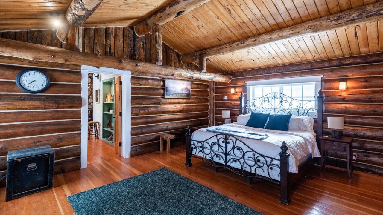 Photo of Bedroom in Game Creek