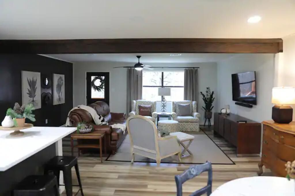 Photo of Livingroom in Russellville