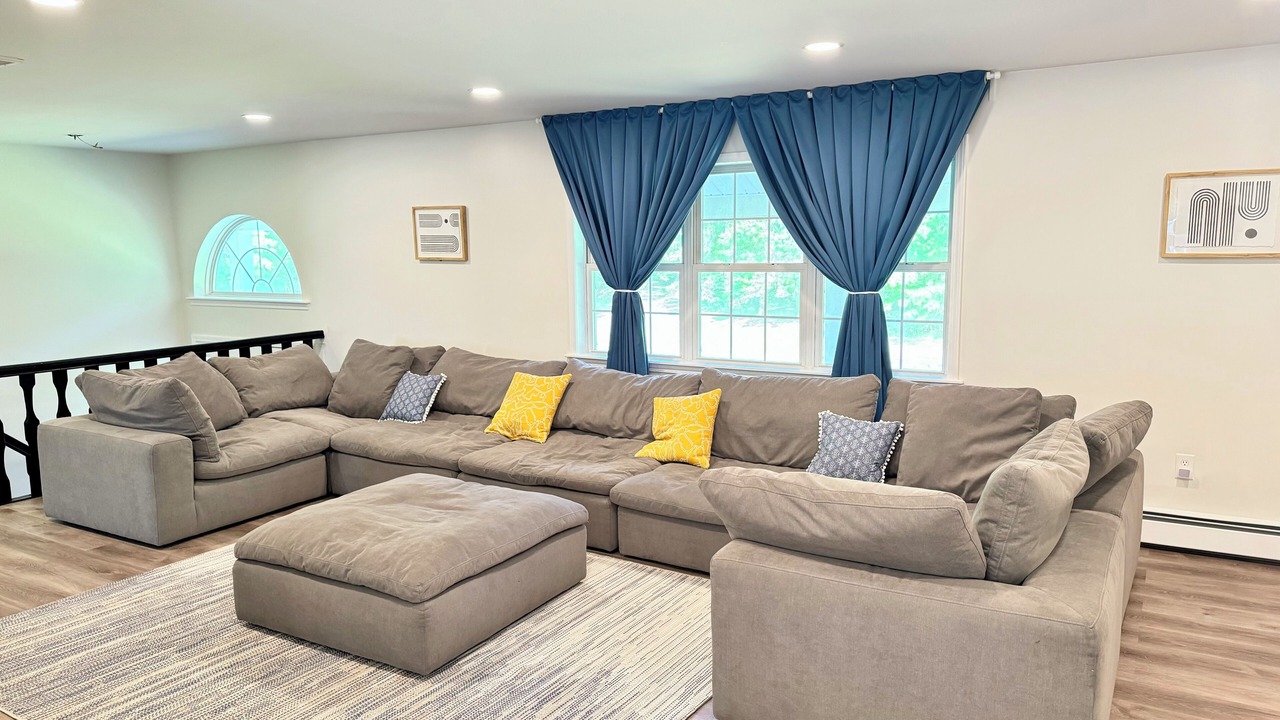 Photo of Livingroom in Campbell Hall