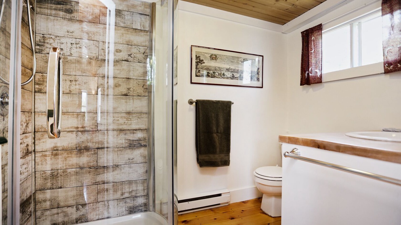 Photo of Bathroom in Garden Lots