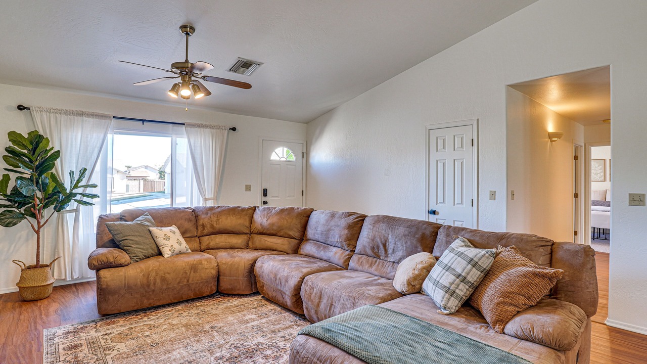 Photo of Livingroom in Thatcher