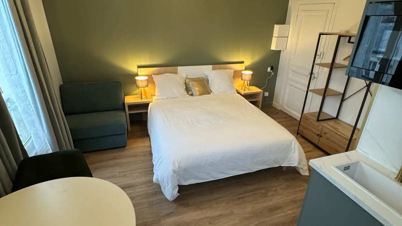Photo of Bedroom in Levallois-Perret