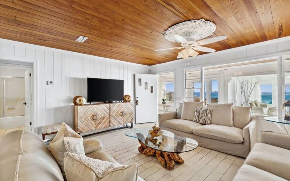 Photo of Livingroom in Kiska Beach