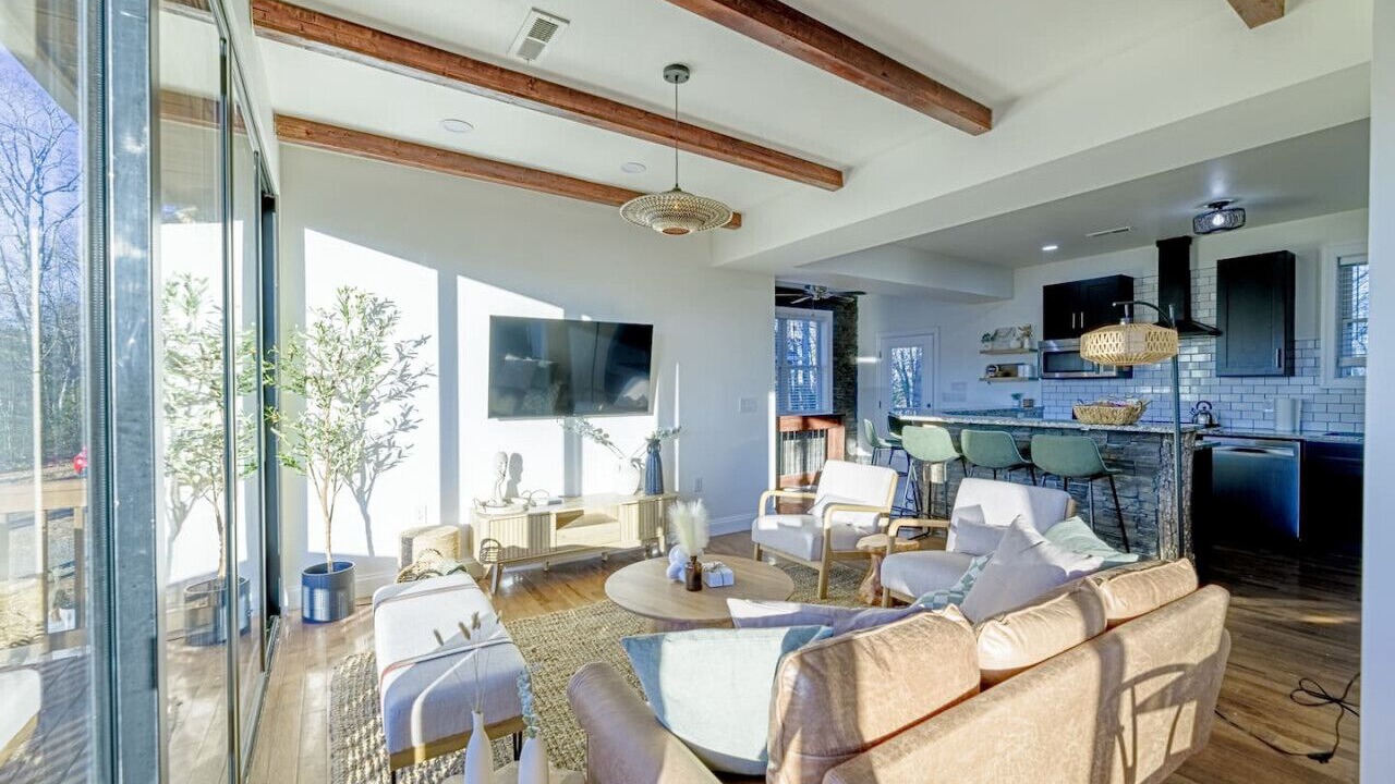Photo of Livingroom in Haywood