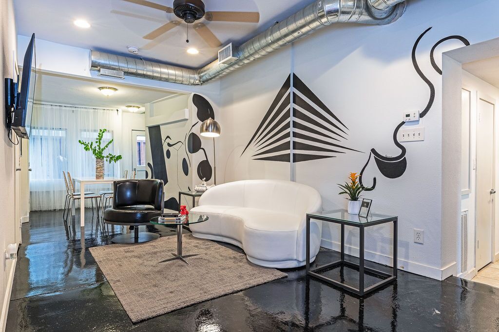 Photo of Livingroom in Greenway Plaza-Upper Kirby